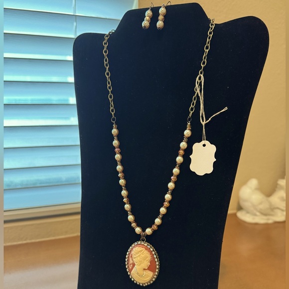 Peach Cameo Necklace & Earring Set with Champagne Pearls & Faceted Crystals - Picture 2 of 8
